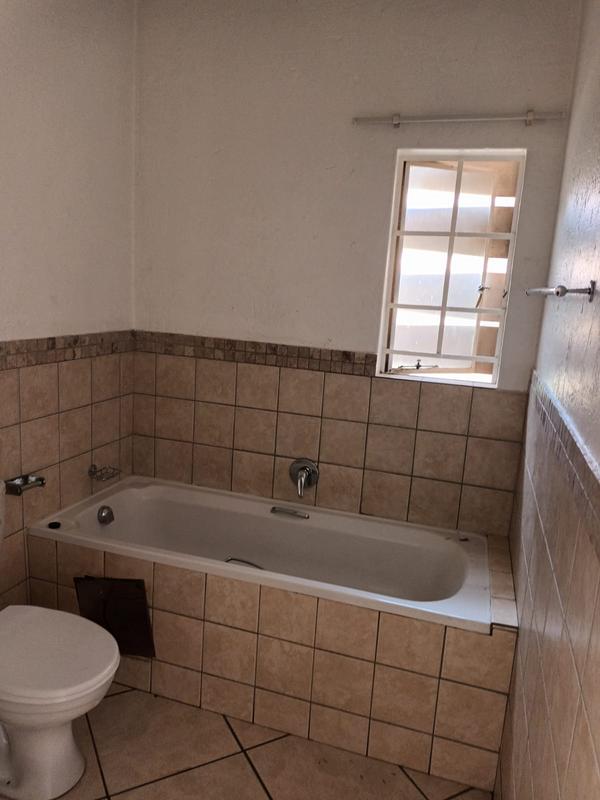 2 Bedroom Property for Sale in Waterval East North West